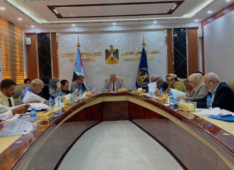 العاصمة عدن.. مجلس المستشارين يقف أمام الوضع الخدمي والتعليمي