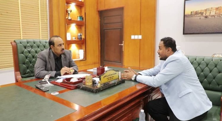 محافظ حضرموت يطلع على نشاط المؤسسة العامة للطرق والجسور بساحل المحافظة