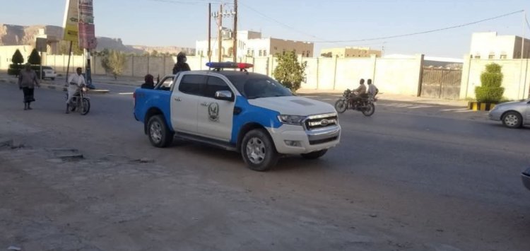 البحث الجنائي بوادي حضرموت يضبط ثلاثة متهمين بنشل المواطنين في سوق القات بسيئون