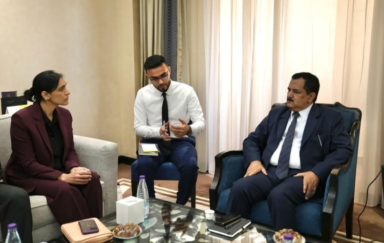 وزير الدفاع يبحث مع السفيرة البريطانية تطورات الوضع في اليمن