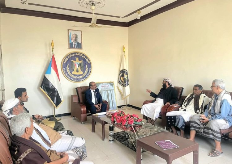 رئيس تنفيذية انتقالي شبوة يلتقي مدير الأوقاف والإرشاد بمديرية عتق