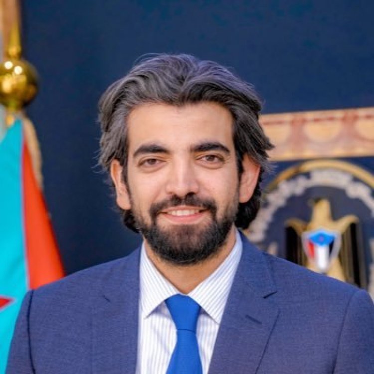 البيض يدعو إلى انتخاب سلطة حضرموت كنموذج للجنوب.