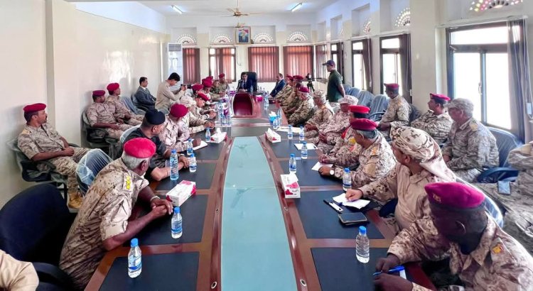 البحسني يرأس اجتماعًا بقادة الألوية ورؤساء الشعب والوحدات بالعسكرية الثانية ويطلع على جاهزية المستشفى العسكري والكتيبة الخاصة