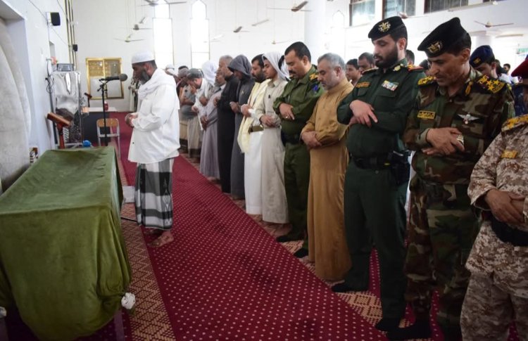 مدير أمن حضرموت الوادي والصحراء يتقدم مشيعي جثمان شهيد الواجب المساعد احمد علي احمد المنصوب