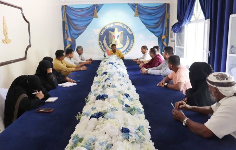 فريق الإغاثة والأعمال الإنسانية للانتقالي بحضرموت يقف أمام احتياجات أسر الشهداء والأشد فقر برمضان