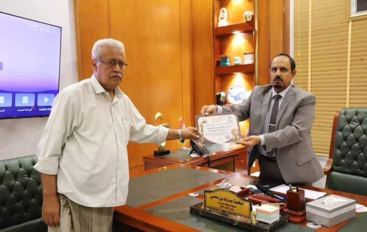 محافظ حضرموت يُشيد بجهود المنصب أحمد العمودي في توحيد الكلمة وإصلاح ذات البين