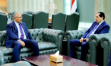 الرئيس الزُبيدي يطّلع على سير العمل بوزارة الشباب والرياضة وجهودها لتطوير البنية التحتية