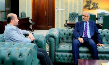 الرئيس الزُبيدي يؤكد أهمية تطوير أداء الدوائر القانونية لترسيخ سيادة القانون