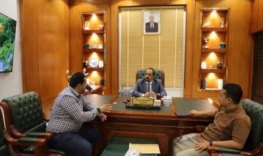 المحافظ بن ماضي يطلع على تحضيرات تدشين مشروع إعادة تأهيل المباني المتضررة بالمكلا القديمة خلال رمضان المبارك