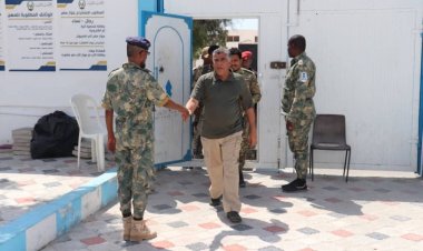 العميد المنهالي يتفقد سير الأداء بالإدارات والمصالح الأمنية ويوجّه بمحاسبة المتأخرين والمتغيبين عن الدوام الرسمي