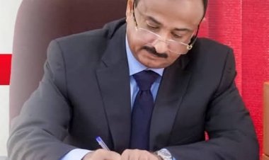 بدعم الاشقاء في الإمارات اعتماد 23 ألف سلة غذائية ، والمحافظ بن الوزير يوجّه بمنح 10 آلاف منها للمعلمين.