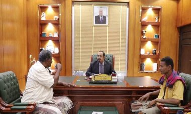 محافظ حضرموت يشيد بخدمات الشخصية التربوية والرياضية الكابتن حاج سليمان بامقنع في خدمة القطاعين التربوي والرياضي