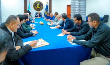 العاصمة عدن.. الرئيس الزُبيدي يرأس اجتماعا استثنائيا لرؤساء الهيئات التنفيذية بالمحافظات وعدد من دوائر الأمانة العامة