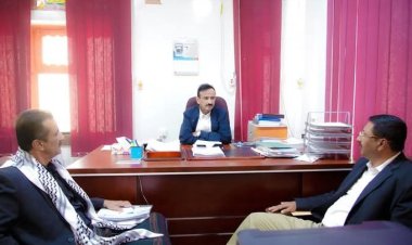 المحافظ بن الوزير يوجه باعتماد مرضى مراكز غسيل الكلى ومركز الأورام ضمن معونة السلال الغذائية.