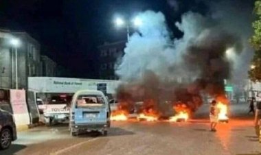 احتجاجات غاضبة في المكلا تنديداً بتردي خدمة الكهرباء وانهيار العملة