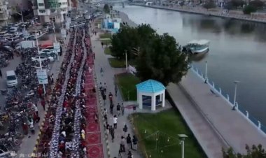 أطول مائدة إفطار رمضانية في المكلا برعاية الهلال الأحمر الإماراتي