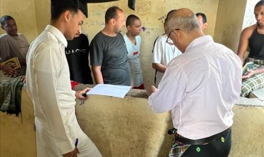 رئيس نيابة استئناف حضرموت يتفقد أوضاع المحتجزين في مركز أمن باعبود بالمكلا