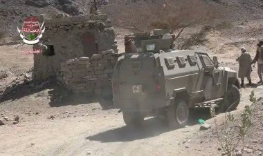 قوات العمالقة الجنوبية تتصدى لهجوم حوثي في ملعا جنوب مأرب اليمنية