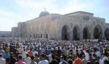 60 ألفا يؤدون صلاتي العشاء والتراويح في المسجد الأقصى