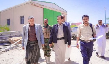 محافظ شبوة يتفقد مؤسسة المياه في عتق