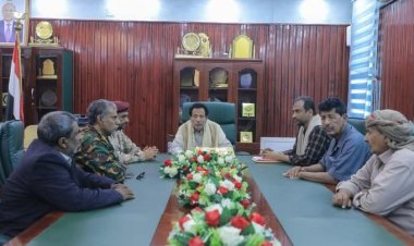 محافظ المهرة يترأس اجتماع اللجنة الأمنية لمناقشة الأوضاع الأمنية وجهود تعزيز الاستقرار.