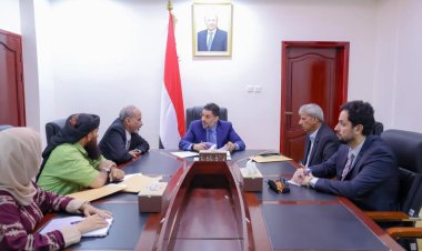 رئيس الوزراء يشيد بإنجازات الحملة الأمنية المشتركة بلحج في مكافحة التهريب