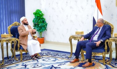 الرئيس الزُبيدي يطّلع على استعدادات وزارة الأوقاف لموسم الحج