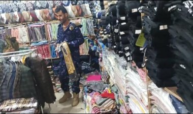 حزام أمني مريس ينفذ نزول مفاجئ لمحلات تجارة الملابس ويكشف وصول بضائع تحمل شعارات حوثية قادمة من صنعاء اليمنية