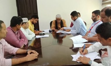 توقيع عقد لتوريد معدات صحية لمختبر مستشفى الشحر