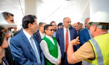 الرئيس الزُبيدي يتفقد سير العمل بمشروع مدينة الملك سلمان الطبية والتعليمية في المهرة .