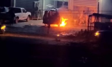 الدفاع المدني بشبوة ينجح في إخماد حريق سيارة على الخط الدولي بمدينة عتق