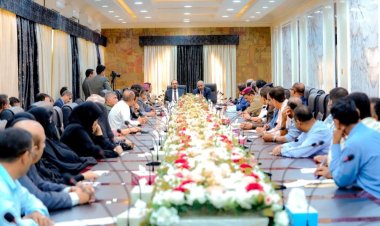 الرئيس الزُبيدي يرأس اجتماعًا للمكتب التنفيذي لمحافظة حضرموت