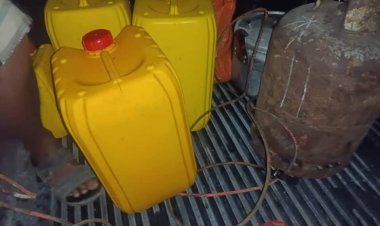 الأجهزة الأمنية بالمكلا تضبط مصنع لإنتاج الخمر البلدي