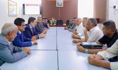 رئيس الوزراء يتفقد سير العمل في هيئة المساحة الجيولوجية ويعقد اجتماعاً موسعاً لمناقشة دورها وخططها