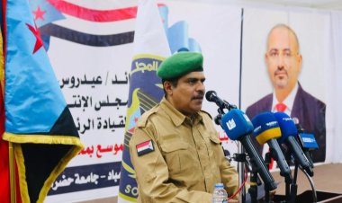 انتقالي حضرموت يشيد بزيارة الرئيس الزُبيدي للمحافظة ويؤكد وقوفه إلى جانب المواطنين