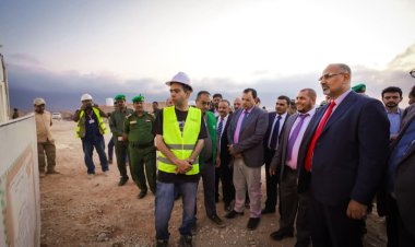 الرئيس الزُبيدي يتفقد مشروع كلية التربية والعلوم الإنسانية والتطبيقية بسقطرى