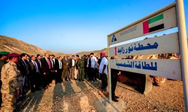 الرئيس الزُبيدي يزور محطة كهرباء نور زايد 1 في سقطرى ويثمن الدعم الإماراتي للأرخبيل