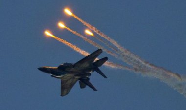 طائرات الاحتلال تستهدف موقعًا عسكريًا وسط سوريا