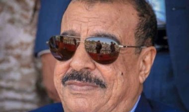 اللواء بن بريك يُعزّي اللواء حسان حسين علي بوفاة أخيه