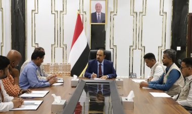 محافظ حضرموت يرعى توقيع اتفاقيات لتشغيل وتركيب منظومات طاقة شمسية لمرافق صحية بمدينة المكلا