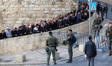 قوات الاحتلال تمنع آلاف المصلين من دخول المسجد الأقصى