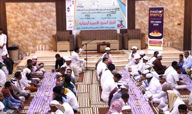 مؤسسة السعادة للتنمية تقيم إفطار الصائم لمهندسي اعمال النظافة والتحسين بسيئون