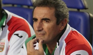 بعد معاناته مع المرض.. وفاة أسطورة الكرة الجزائرية جمال مناد