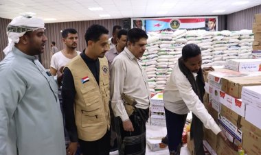 بتوجيهات الرئيس الزُبيدي.. انتقالي حضرموت يدشن توزيع السلال الغذائية على أسر الشهداء والمحتاجين بالمحافظة