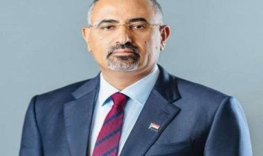 الرئيس الزُبيدي يُعزي مدير إدراة الشهداء والجرحى بتنفيذية انتقالي الضالع بوفاة والدته