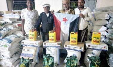 انتقالي حجر حضرموت يدشن توزيع السلال الغذائية على الاسر المحتاجة والأشد فقرا بالمديرية