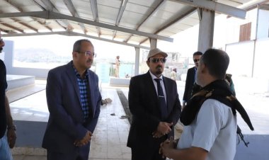 المحافظ بن ماضي يتفقد جهود التطوير بمركز الإنزال السمكي بمنطقة "حصيحصة"بما يتواكب مع حركة النشاط السمكي