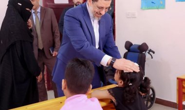 رئيس الوزراء يزور مؤسسة الحق في الحياة ويوجه بتوفير عدد من المتطلبات اللازمة لتوسيع الخدمات المقدمة لأطفال الشلل الدماغي