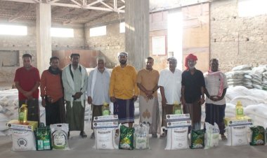 انتقالي الشحر يدشن توزيع السلال الغذائية على أسر الشهداء والمحتاجين بالمديرية