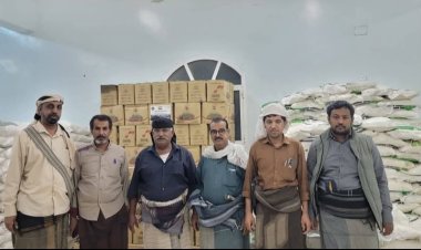 انتقالي عتق يدشن توزيع السلل الغذائية على أسر الشهداء والمحتاجين بالمديرية